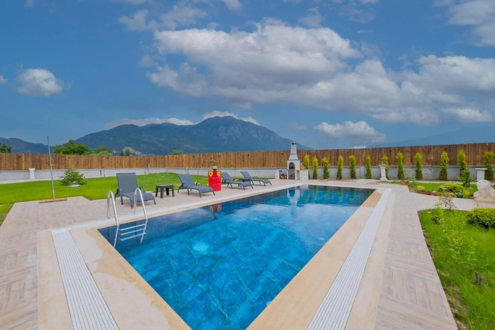 Villa Aleyna 페티예